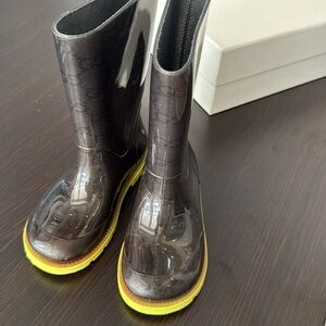 Gucci Kids Glossy Black Boots with Yellow Trim